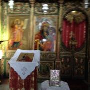 У алтаря церкви