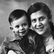 Лена с Виктором Николаевским, моим кузеном, будущим крупным ученым. 1937 год